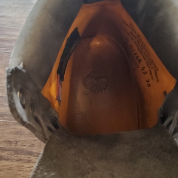 Timberland Grey Leather Boots, cat scratches, like new otherwise - Picture 5 of 6